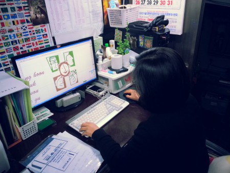저희 원꽃수에서는 디자이너 분께서 여러분이 보내주신 도안으로 직접 디지털화 시키는 작업을 하고있습니다^^